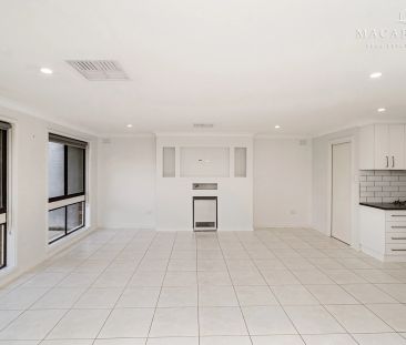7 Nandina Avenue, Lake Albert NSW 2650 - Photo 4