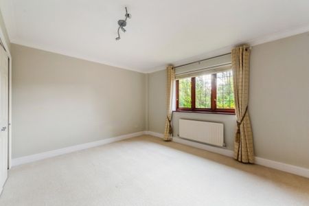 5 bedroom detached house to rent - Photo 4