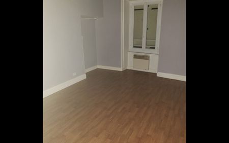 Location Appartement 3 pièces 73 m² Bélâbre - Photo 3