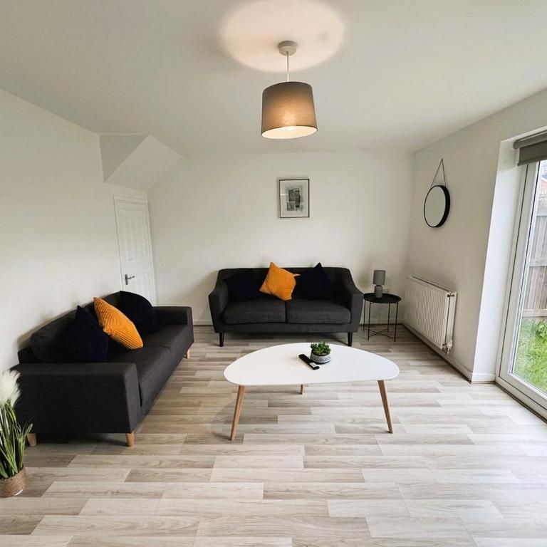 3 bedroom semi-detached house to rent - Photo 1