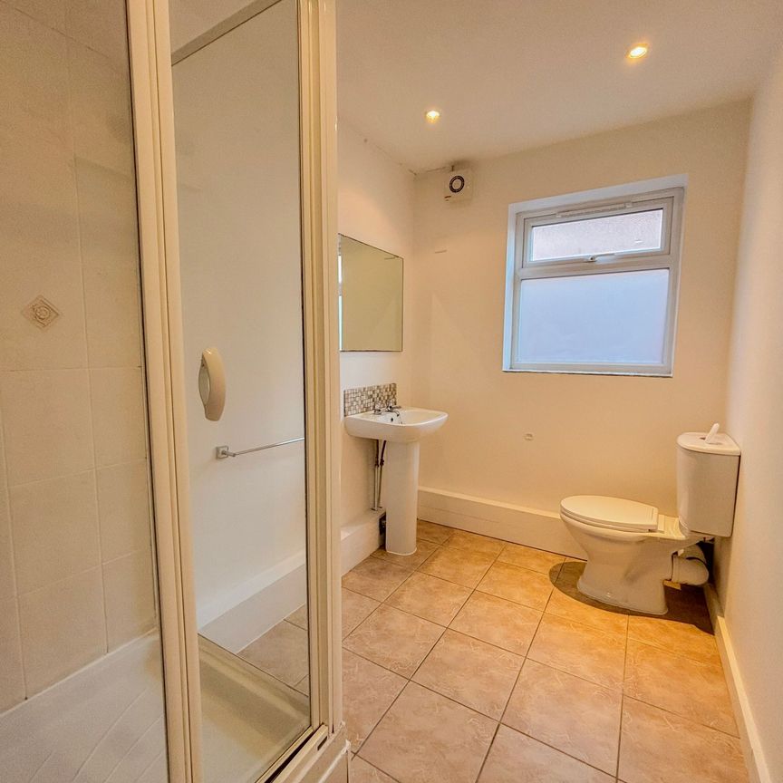 1 bed ground floor flat to rent in The Square, Kenilworth, CV8 - Photo 1