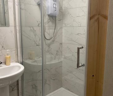 Studio Flat, Athelstan Road, SO19 - Photo 4