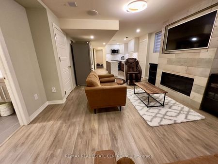 For Lease - 271 Sixteen Mile Drive, Oakville, Ontario - Photo 3