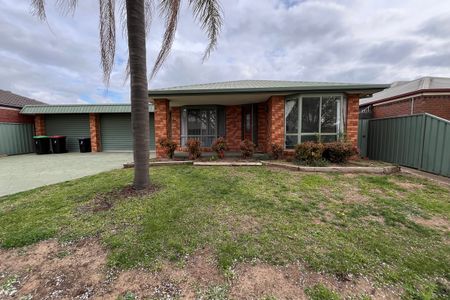4 BEDROOM HOME - Photo 2