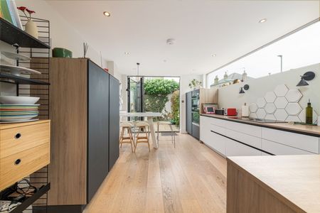 4 Bed End Terrace, Bennerley Road, SW11 - Photo 4