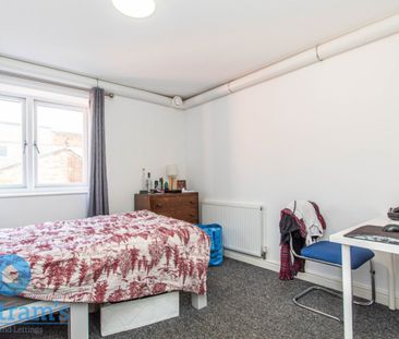 4 bed Apartment for Rent - Photo 3