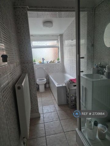 1 bedroom in a house share to rent - Photo 4