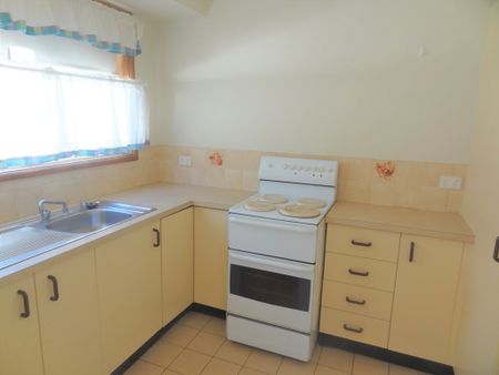 Villa close to amenities - Photo 4