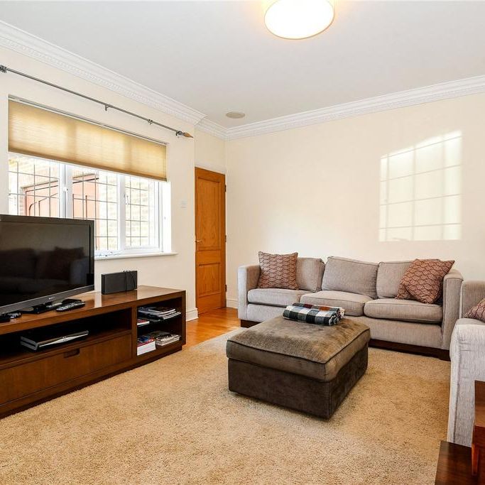 6 bedroom detached house to rent - Photo 1