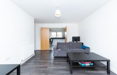 2 bed 2 bath within a modern new build minutes to a piccadilly tube line - Photo 4