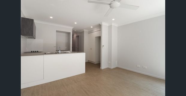 NEAT TOWNHOUSE IN THE HEART OF CALOUNDRA - Photo 1
