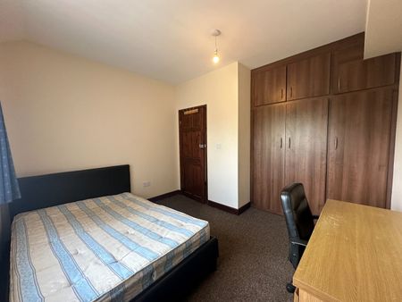 4 Bed Semi-Detached House, Bonnington Road, LE2 - Photo 3