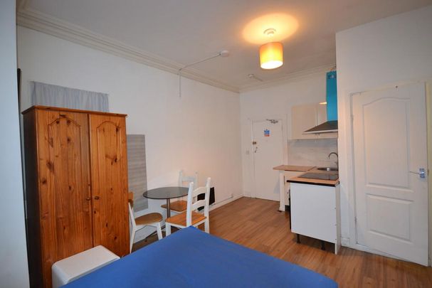 Studio to rent - Photo 1