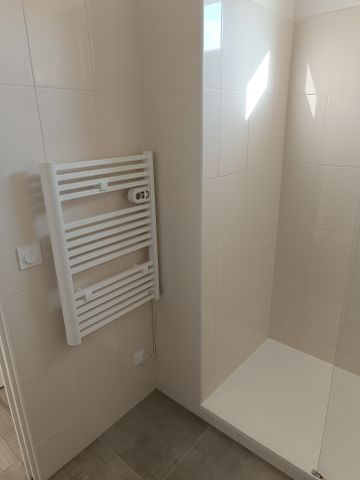 Location Appartement 2 pièces 53m² ST MAUR DES FOSSES 94100 - Photo 5