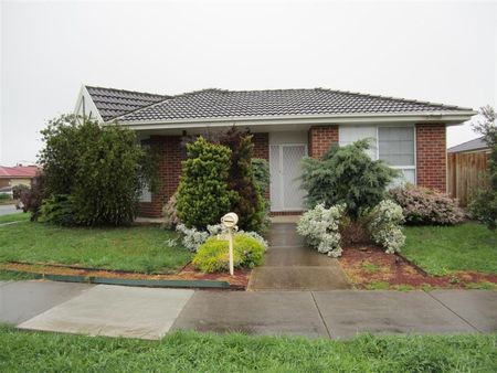 FAMILY HOME IN GREAT LOCATION - Photo 4