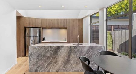 Executive Furnished Apartment in the Heart of Merivale - Photo 4