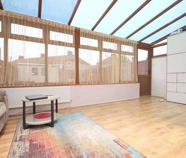 Wren Gardens, Dagenham, RM9 - Photo 2