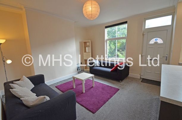 3 Bedroom Mid Terraced House for rent in Beechwood Grove - Photo 1