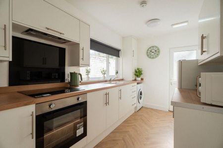 4 bedroom terraced house to rent - Photo 5