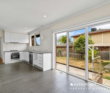 Freshly Updated Three-Bedroom Home in Prime Doncaster Location! - Photo 6