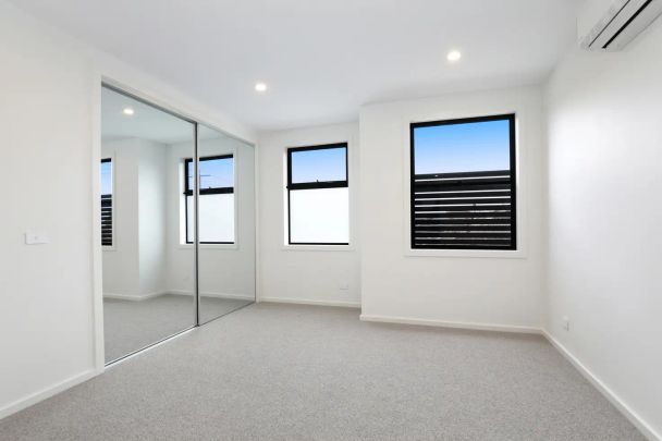 2/16 Best Street, Reservoir VIC 3073 - Photo 1