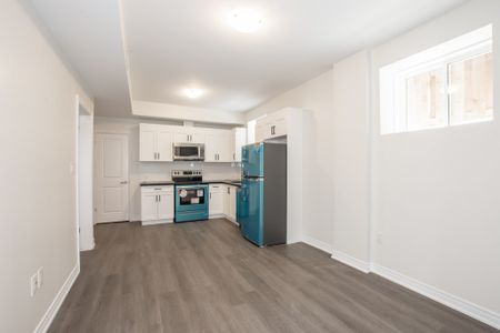 Gorgeous 1 Bedroom Lower Unit in St. Catharines!! - Photo 4