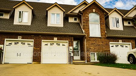 $2,395 / 2 br / 2 ba / A Charming House in St. Catharines!! - Photo 2