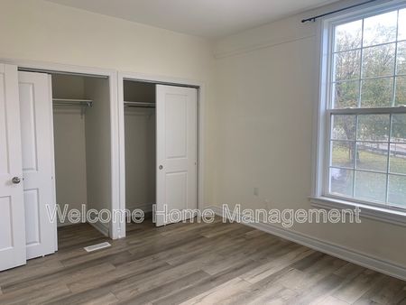 $1,900 / 2 br / 1 ba / Charming 2-Bedroom Upper Unit in the Heart of Hamilton! - Photo 2