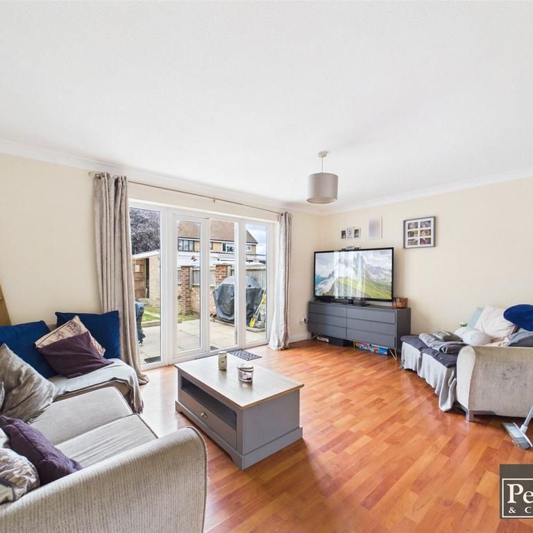 3 bedroom semi-detached house to rent - Photo 1