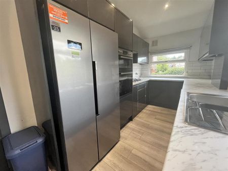 3 bedroom semi-detached house to rent - Photo 5