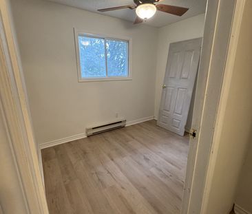 For Lease - 18 Annamaria Drive, Georgina, Ontario - Photo 5