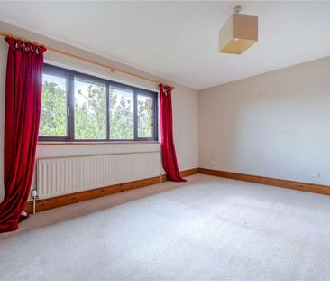 Detached four-bedroom versatile house with garage and driveway. *Pl... - Photo 3