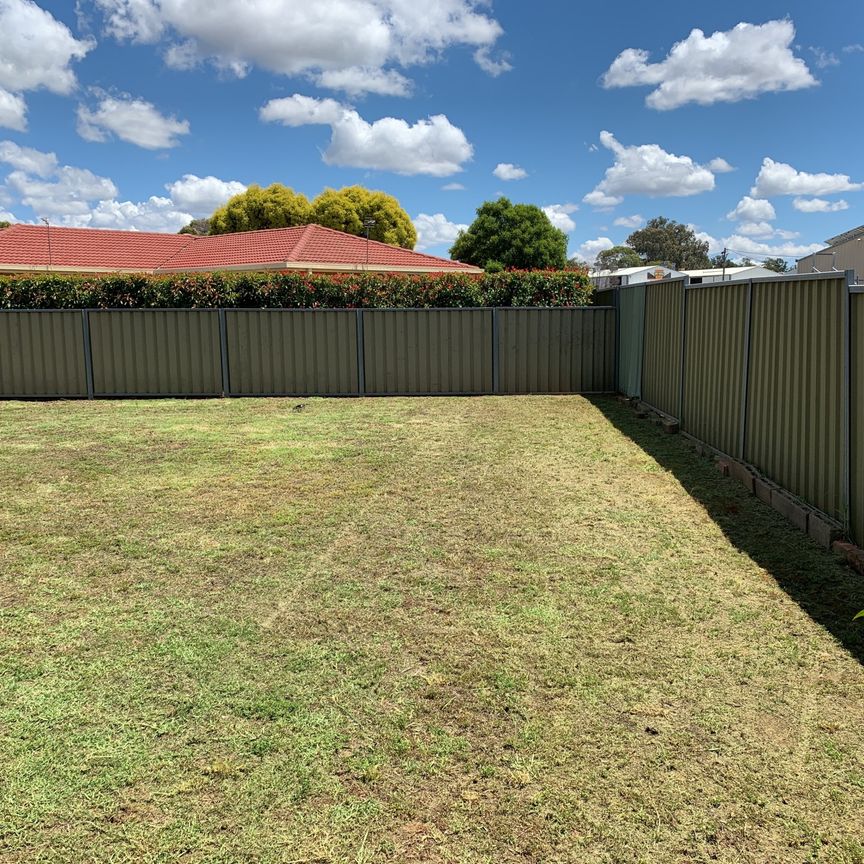 2Bed Unit With Yard & Lock-up Garage - Photo 1