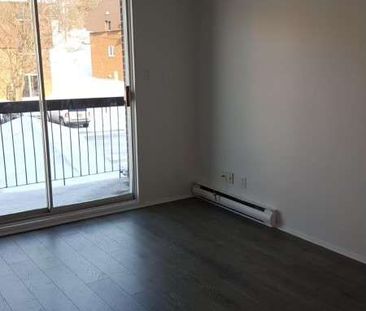 302 · 3e étage - Photo 4