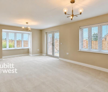4 bedroom detached house to rent - Photo 2