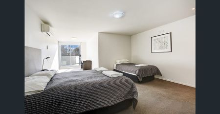 Two bedroom apartment in the heart of Box Hill ( Gas Bill included) - Photo 3