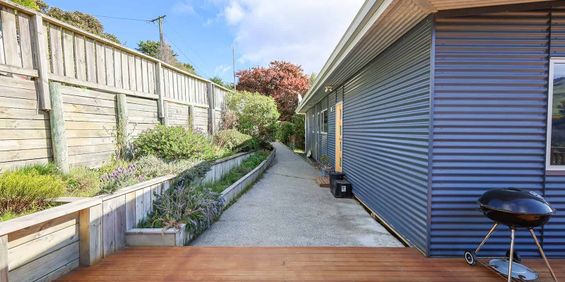 Modern, Sunny 4-Bedroom Home with Stunning Views! - Photo 3