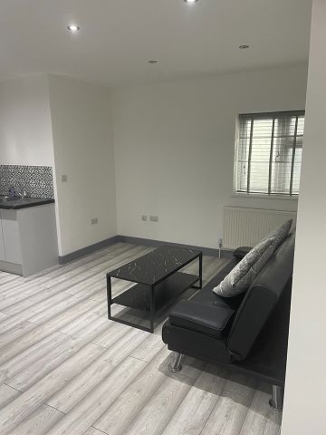 1 Bed Flat, York Place, IG1 - Photo 3