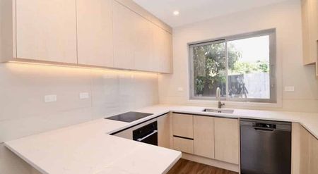 Modern Living in Panmure- 3Bed2Bath - Photo 3