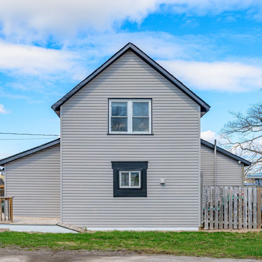 For Lease - 42 Pavillion Road, Kawartha Lakes, Ontario - Photo 1