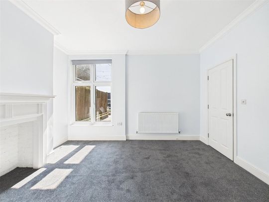 5 bedroom maisonette to rent - Photo 1