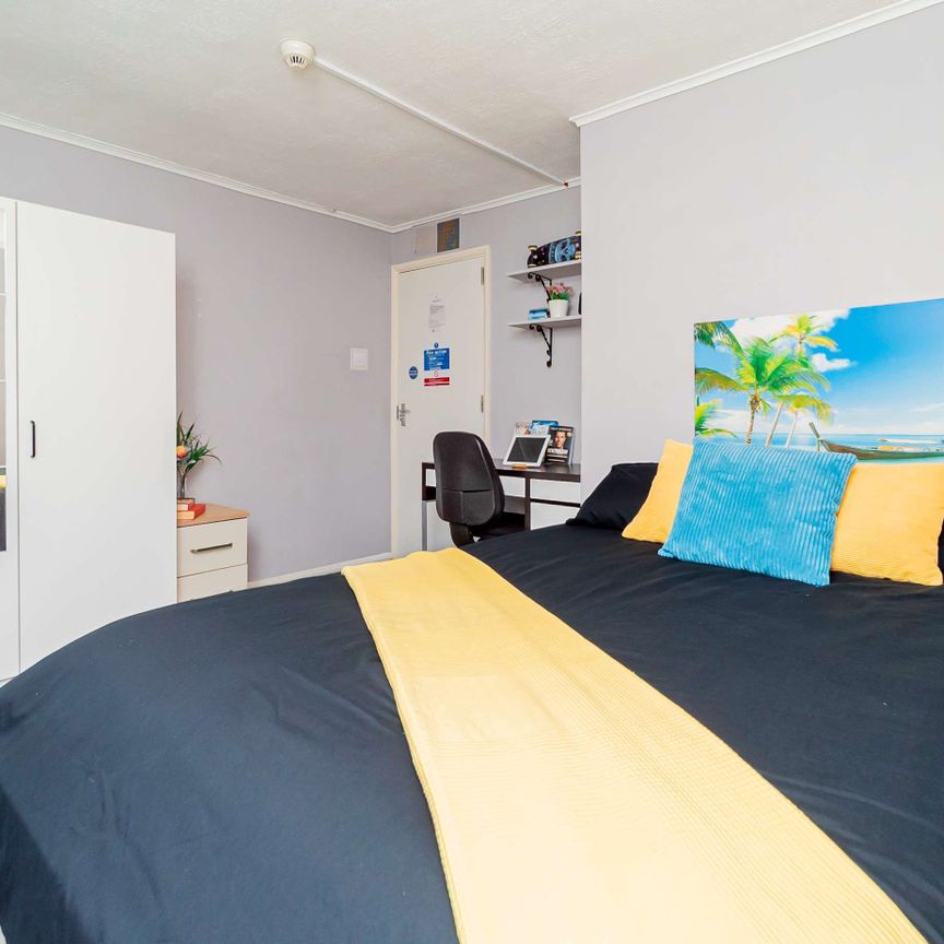 Five-Bedroom Shared House Near Heathrow! Room 3 - Photo 1