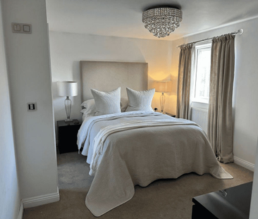 Buckland Way, Rainham, RM13 - Photo 2