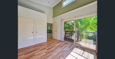 Spacious Family Home - walk to the shops - Photo 5