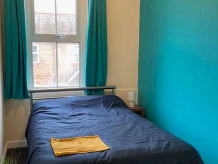 Hawkins Street Room 4 - Photo 5