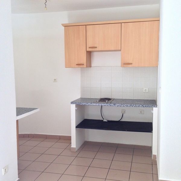 Location Appartement 1 pièce 27m² STE CLOTILDE 97490 - Photo 1
