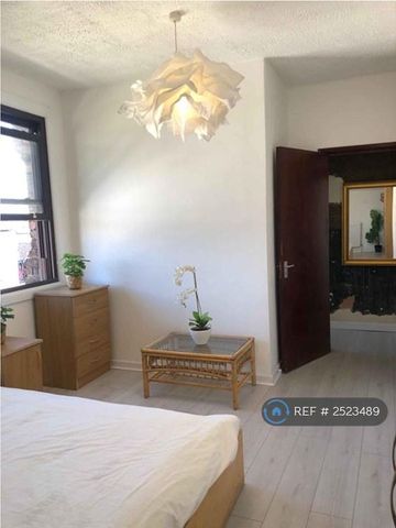 3 bedroom flat to rent - Photo 4