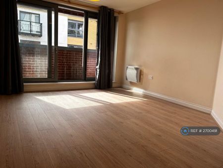 1 bedroom flat to rent - Photo 3
