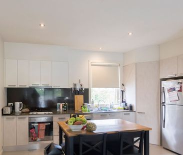 Modern 2-bedroom double storey townhouse in great location. - Photo 5