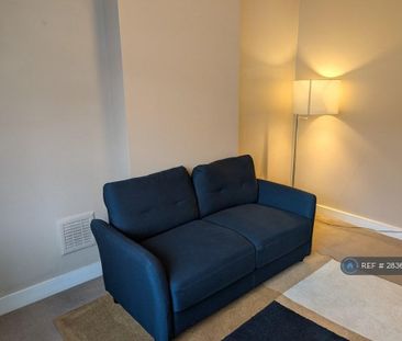 2 bedroom maisonette to rent - Photo 1